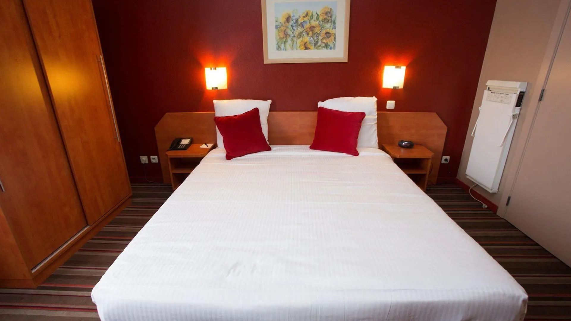 Hotel Charleroi Business 3*,